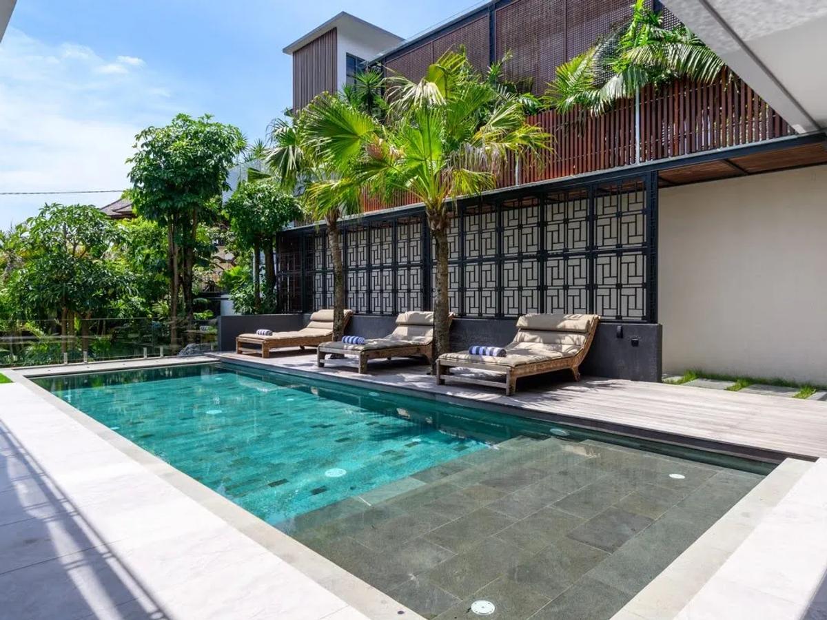 Modern Elegant White Villa - 12