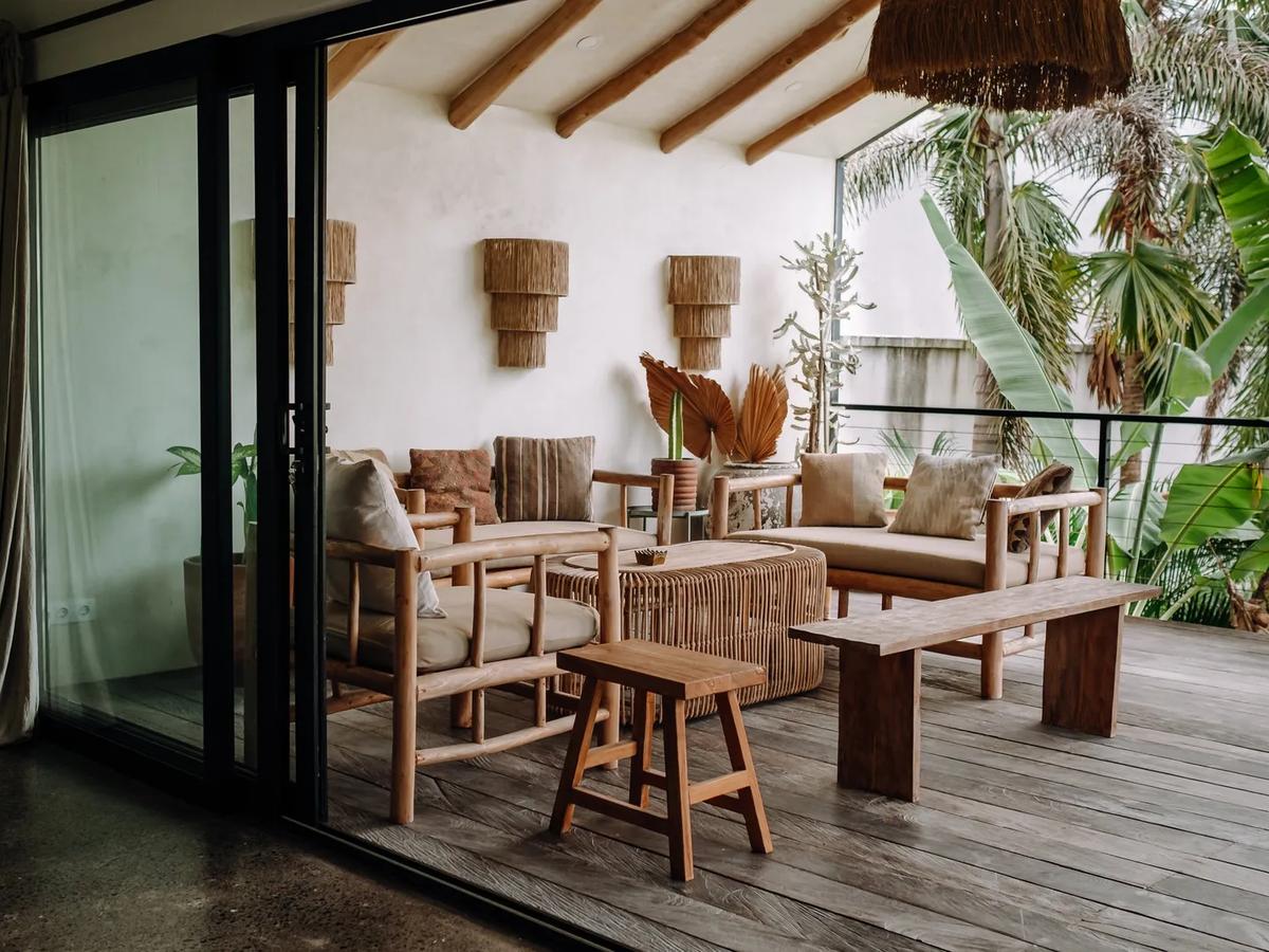 Familial Industrial Villa - 13