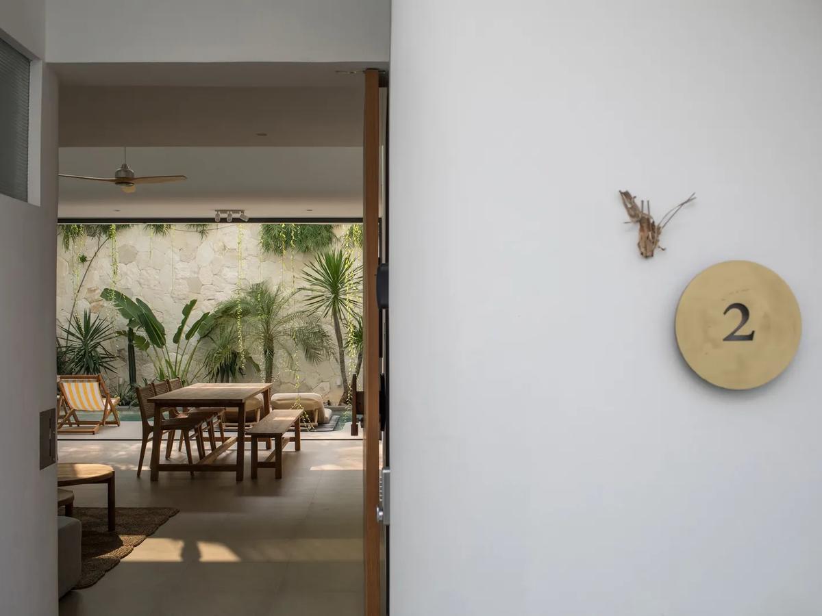 Curved Architectural Villa - 6