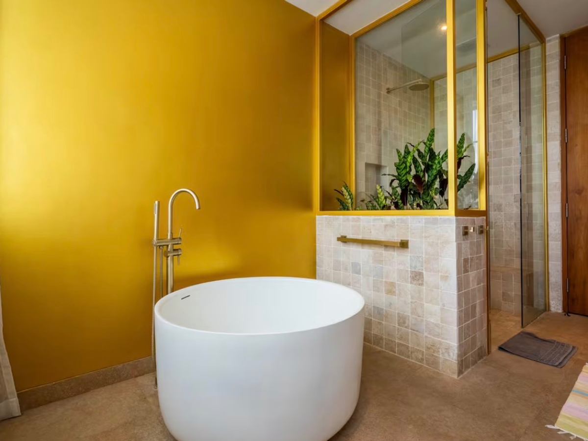 BRUTALIST TROPICAL VILLA – 5 BEDROOMS – UMALAS — 5-bedroom villa for sale in Umalas, Bali (photo 27)