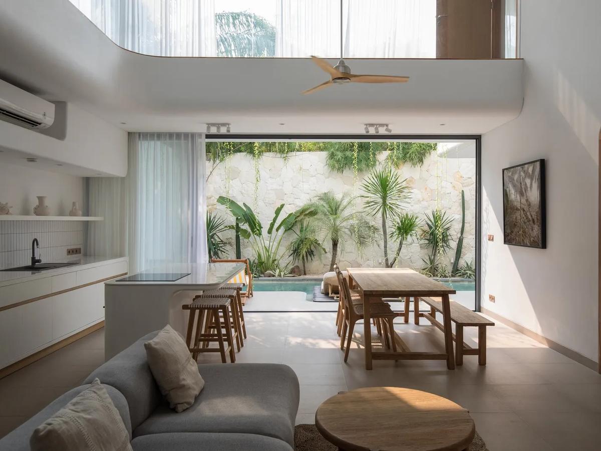 Curved Architectural Villa - 2