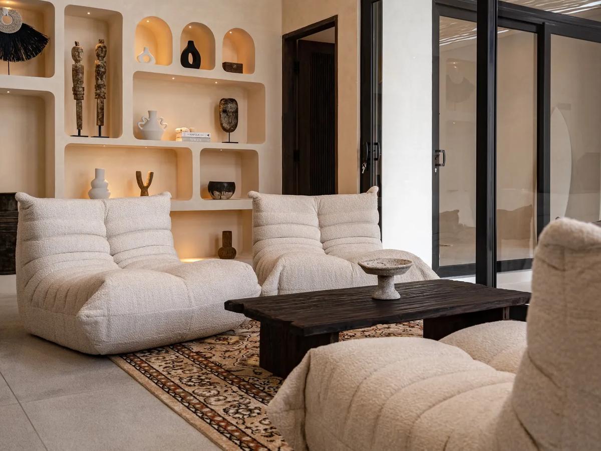 Art Inspired Modern Villa - 12