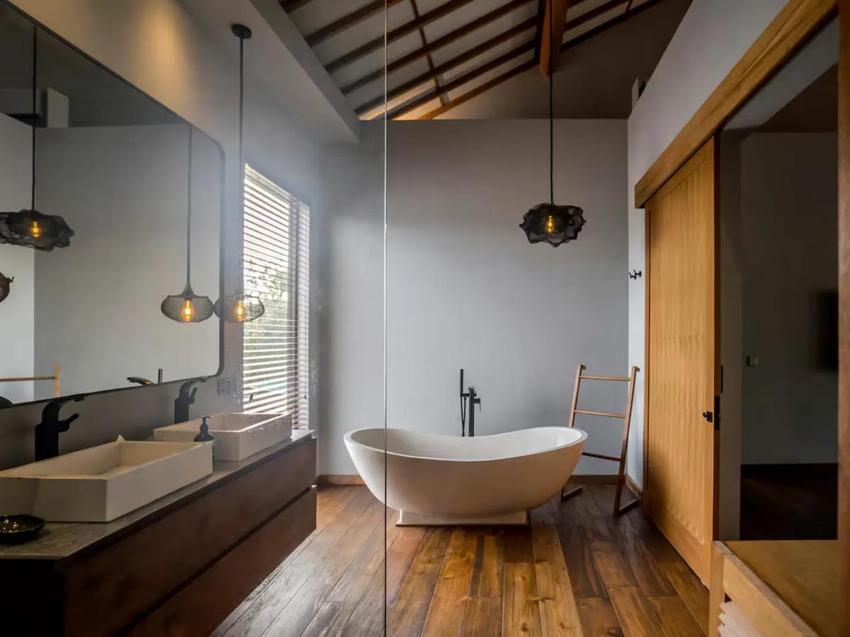 Contemporary Villa Retreat - 13