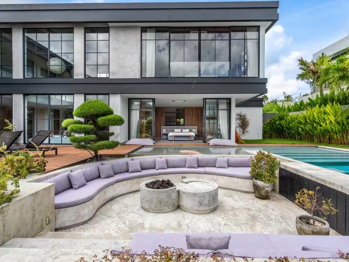 BRUTALIST TROPICAL VILLA – 5 BEDROOMS – UMALAS — 5-bedroom villa for sale in Umalas, Bali (photo 30)