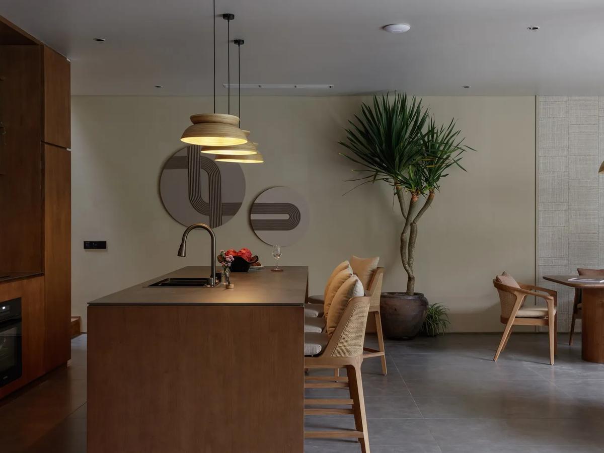 Contemporary Home - 6