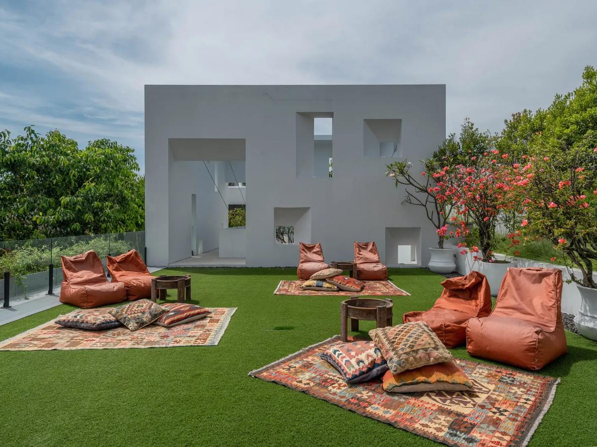 Stunning Architectural Residence - 4