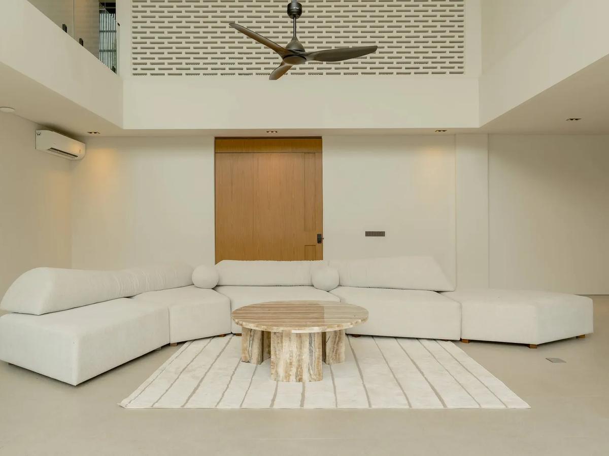 Bold Lines & Natural Textures Villa - 9