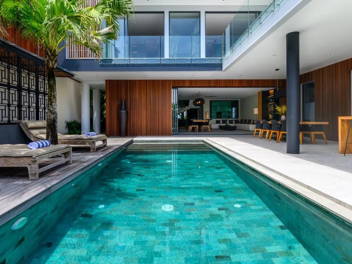 Modern Elegant White Villa - 11