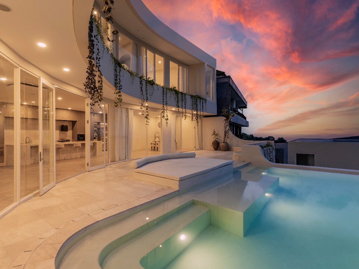 OCEAN VIEW HOUSE — ARCHITECTURAL VILLA IN BINGIN ESTATE — 4-bedroom villa for sale in Bingin, Bali (photo 2)