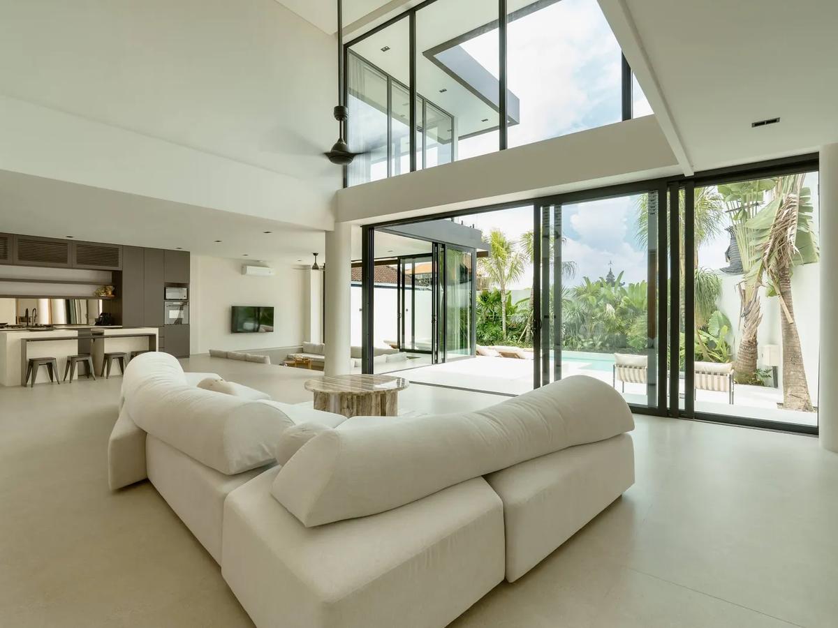 Bold Lines & Natural Textures Villa - 10