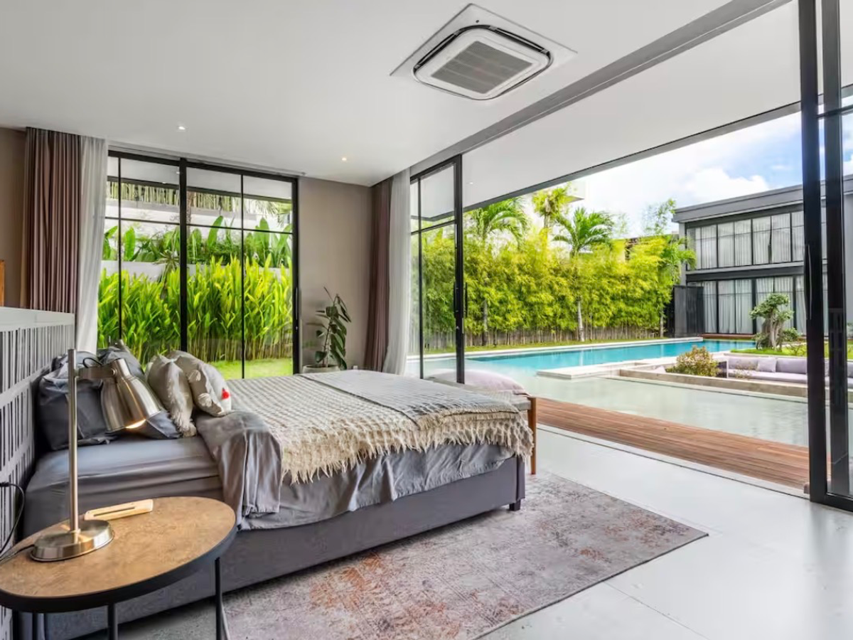BRUTALIST TROPICAL VILLA – 5 BEDROOMS – UMALAS — 5-bedroom villa for sale in Umalas, Bali (photo 18)