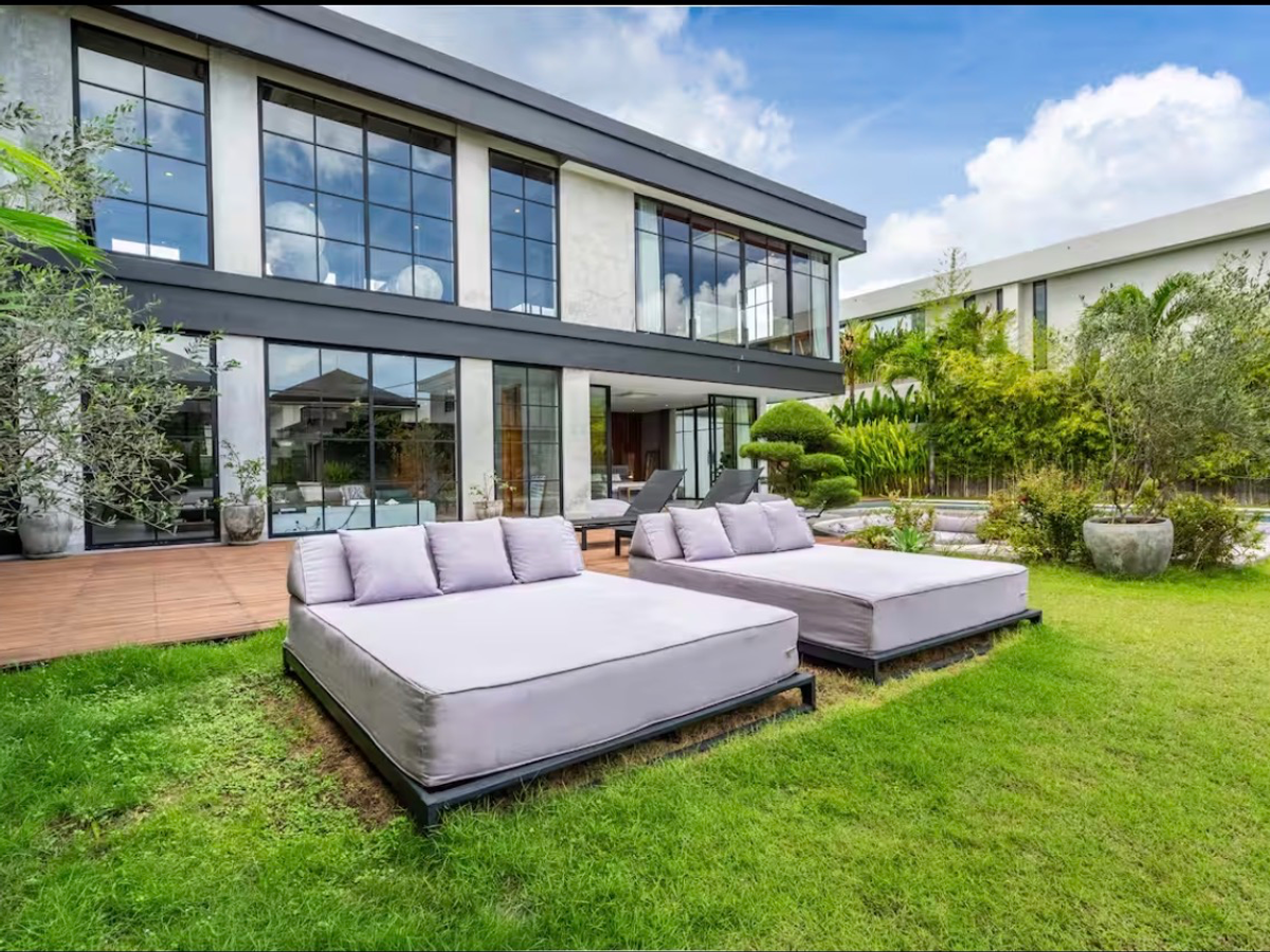 BRUTALIST TROPICAL VILLA – 5 BEDROOMS – UMALAS — 5-bedroom villa for sale in Umalas, Bali (photo 31)