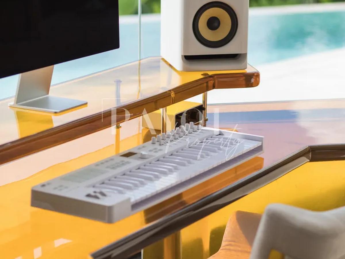 Architectural Masterpiece With Organic Curves - 9