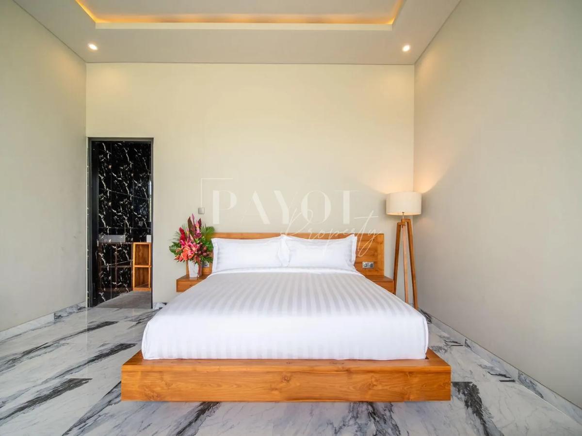 Modern Glass Villa - 15