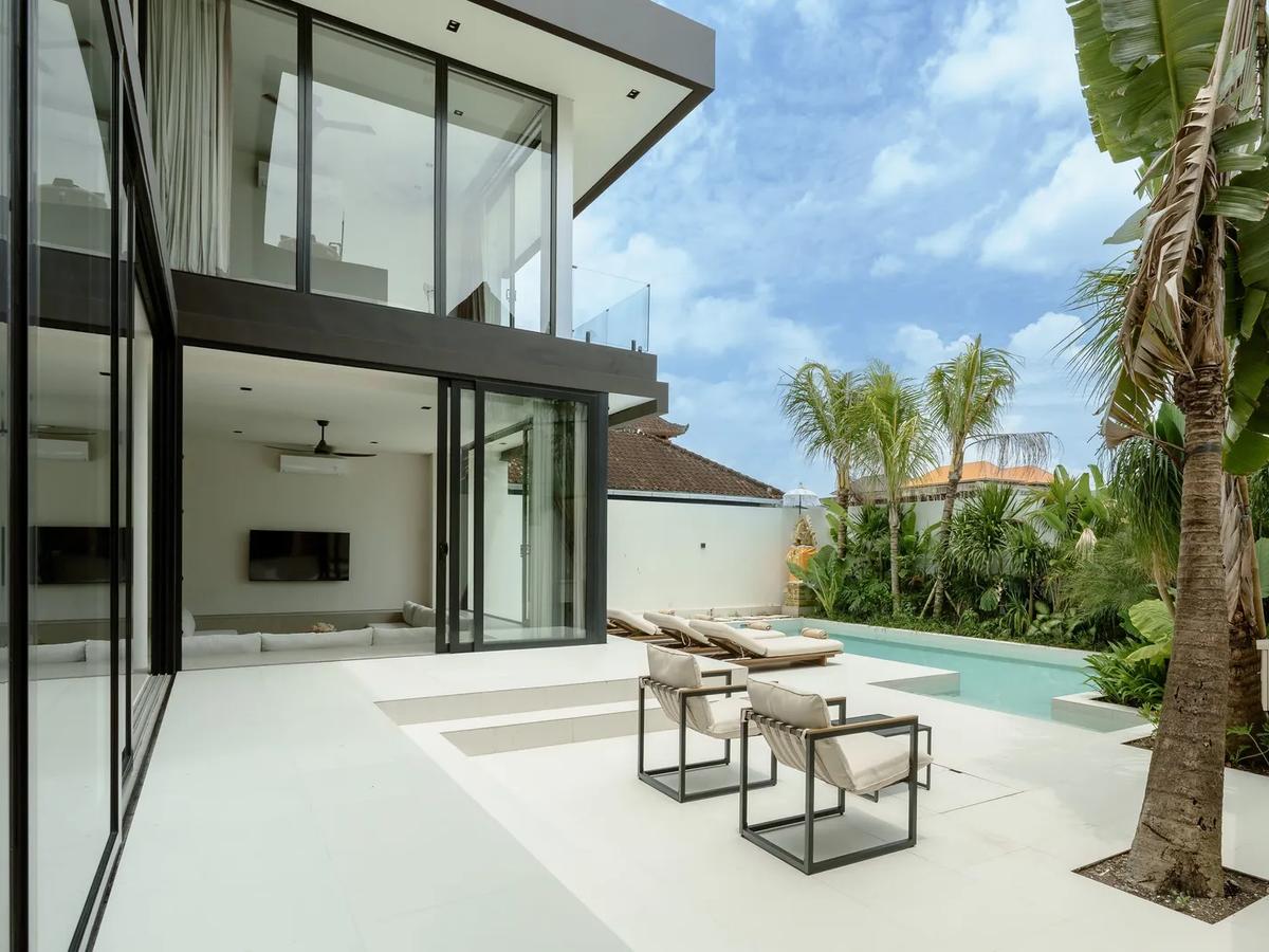 Bold Lines & Natural Textures Villa - 4