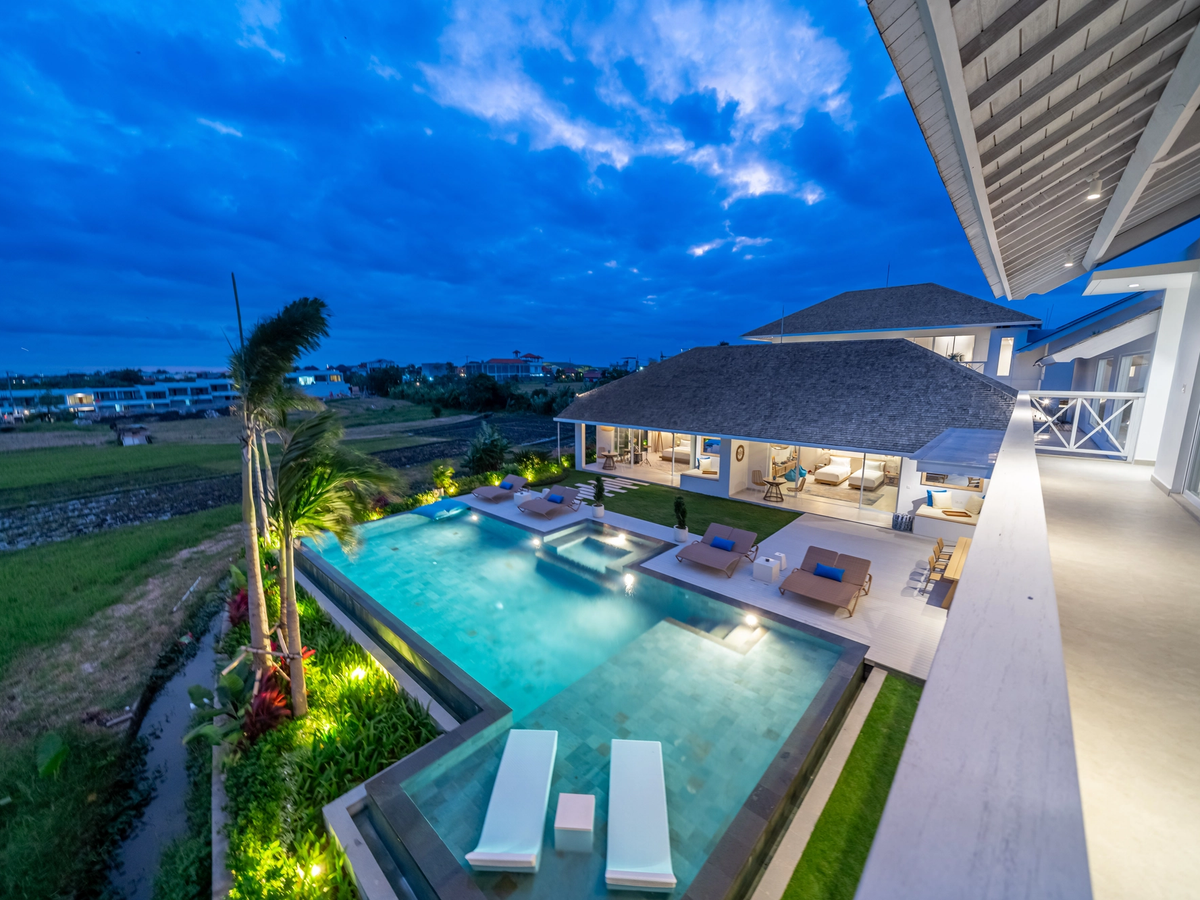 SIGNATURE MASTERPIECE - 4 BEDROOMS - CANGGU — 4-bedroom villa for sale in Canggu, Bali (photo 17)