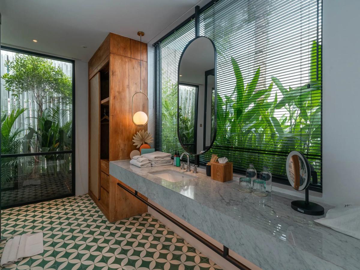 STUNNING ARCHITECTURAL RESIDENCE - 5 BEDROOM - BERAWA - CANGGU - Photo 19