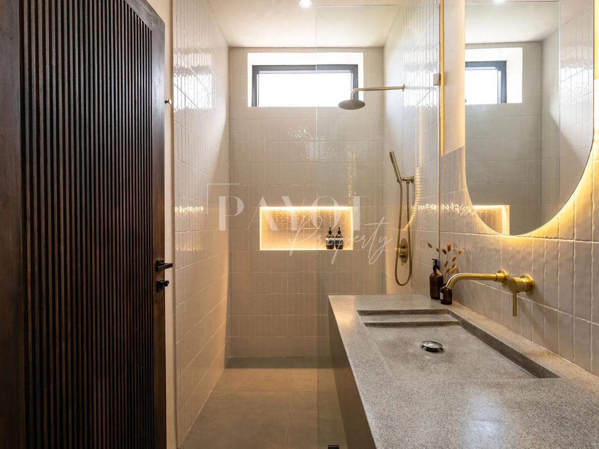 Art Inspired Modern Villa - 14