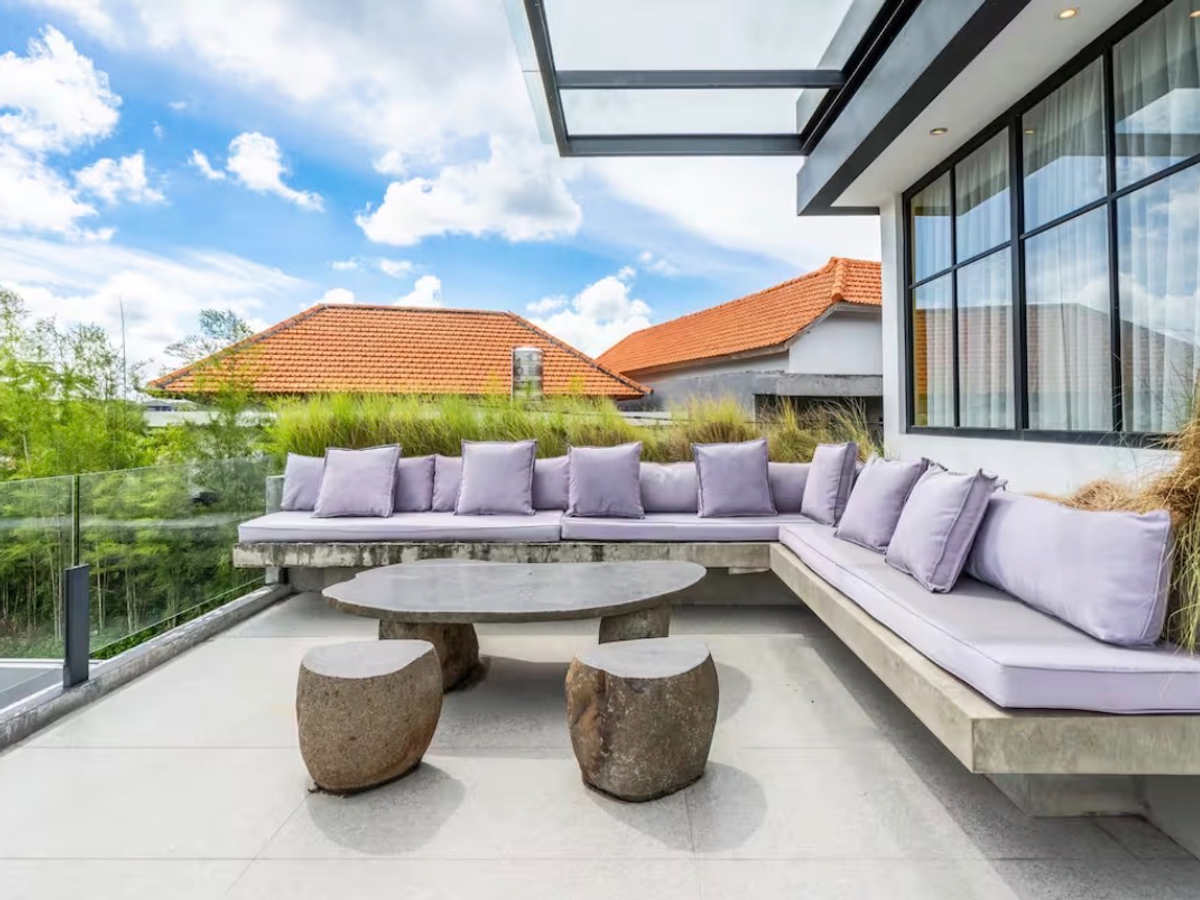 BRUTALIST TROPICAL VILLA – 5 BEDROOMS – UMALAS — 5-bedroom villa for sale in Umalas, Bali (photo 33)