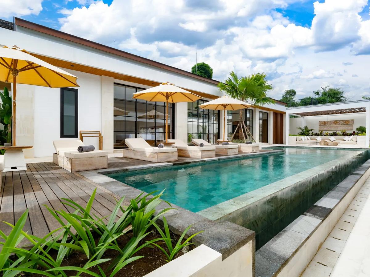 Contemporary Poolside Villa Retreat - 3