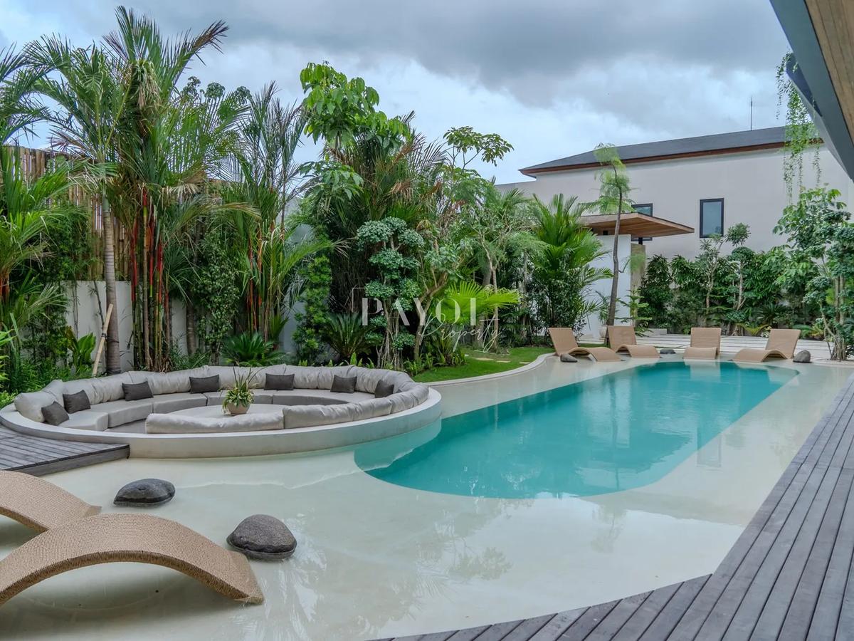 Striking Contemporary Hideaway - 3