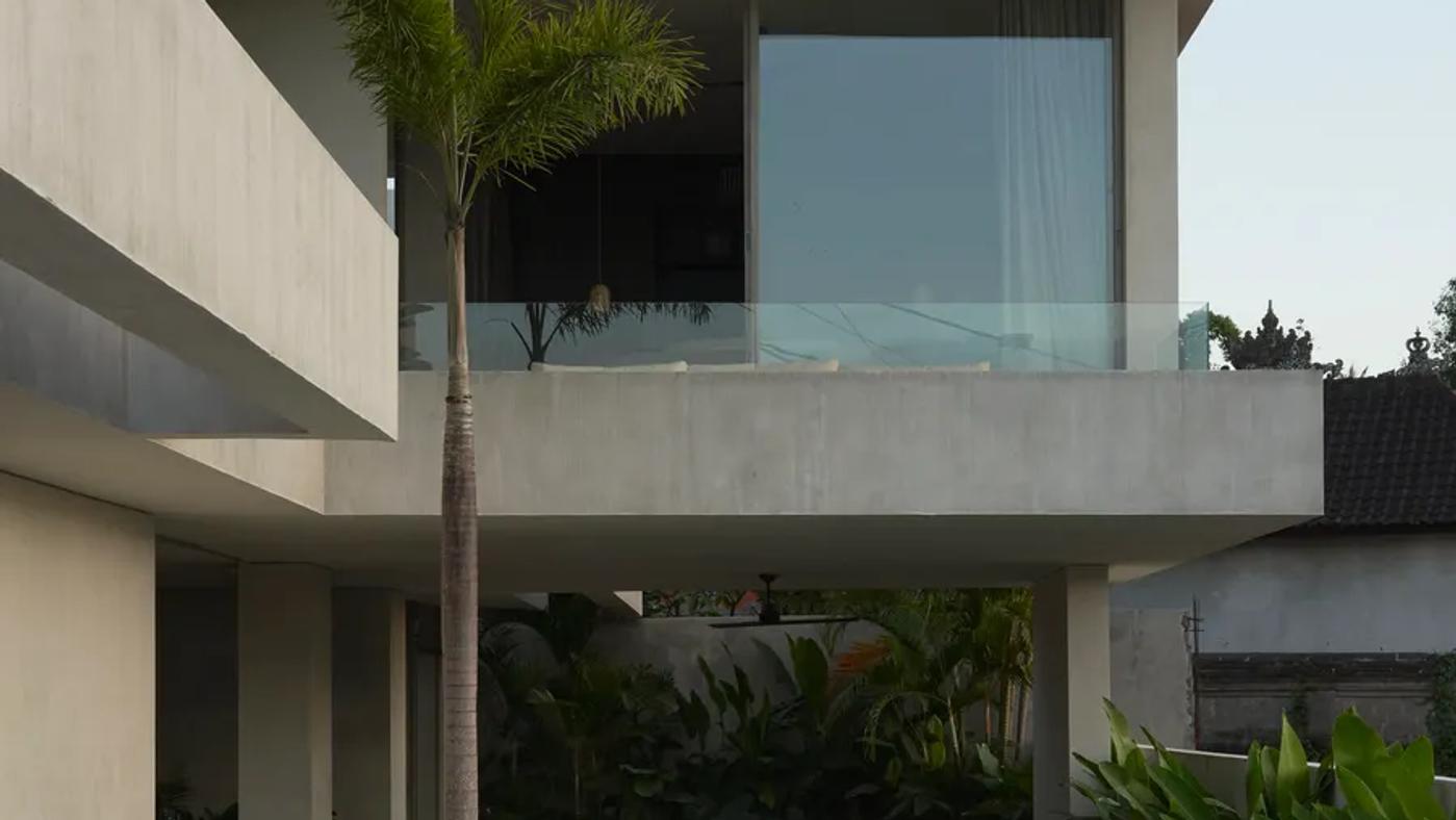 Concrete Lines And Lush Silence - Photo 1