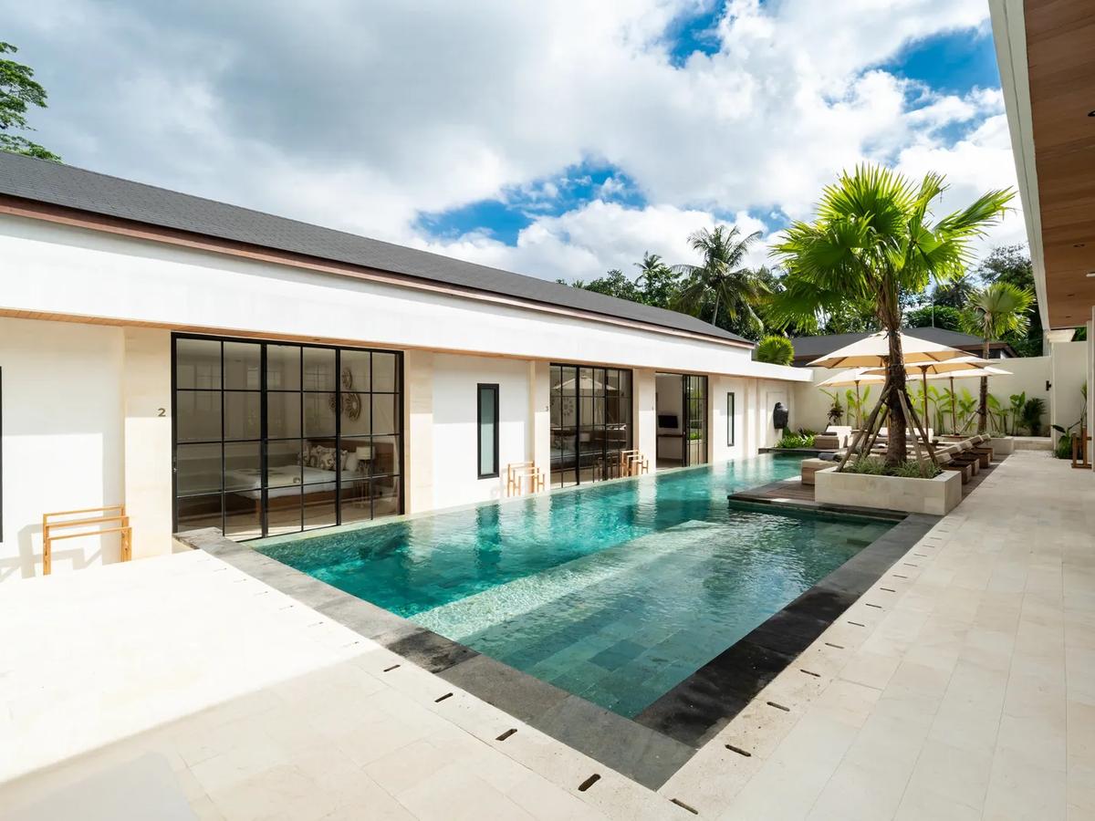 Contemporary Poolside Villa Retreat - 4