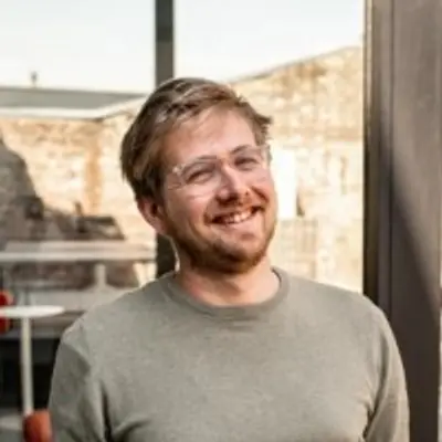 Yannis, Techniek & development