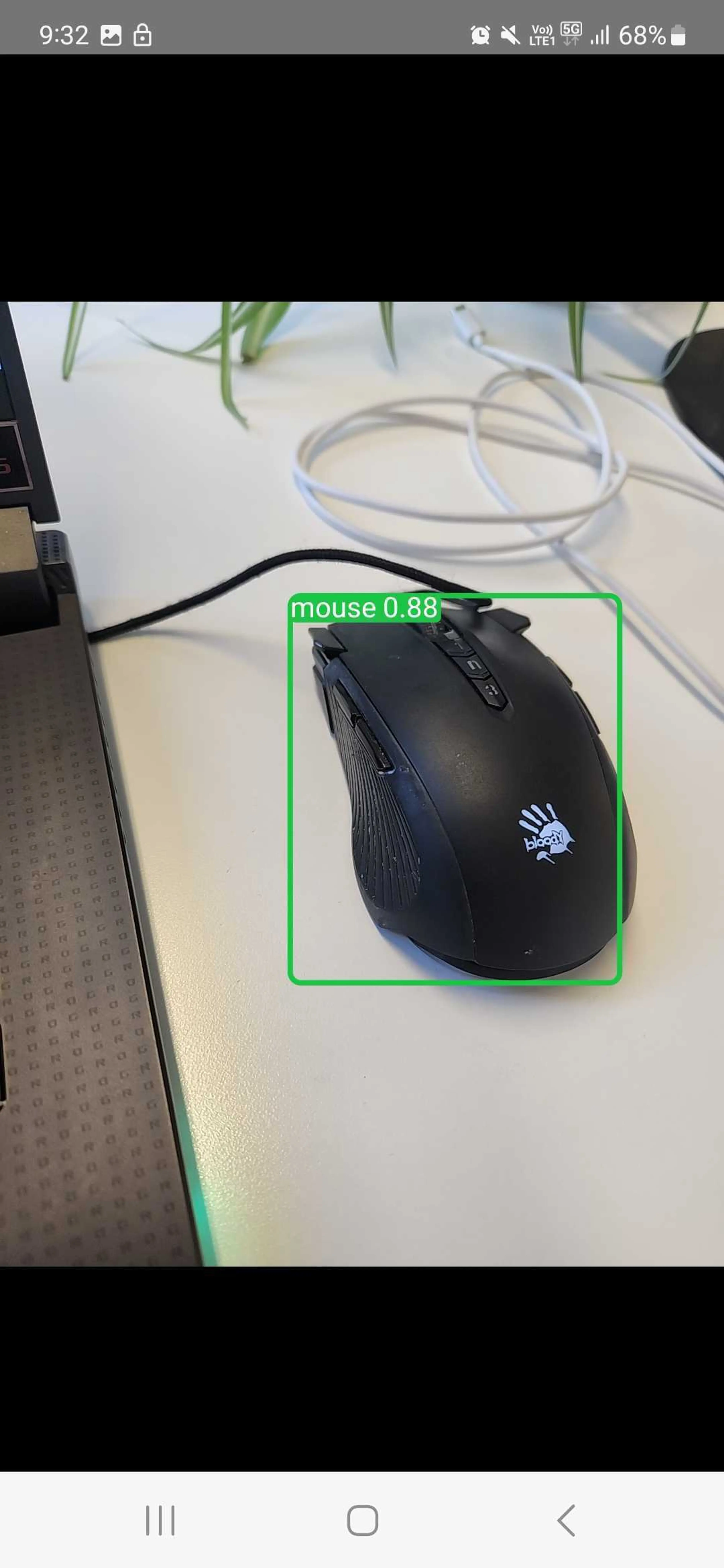 Screen grab from mobile phone showing object detection of a computer mouse