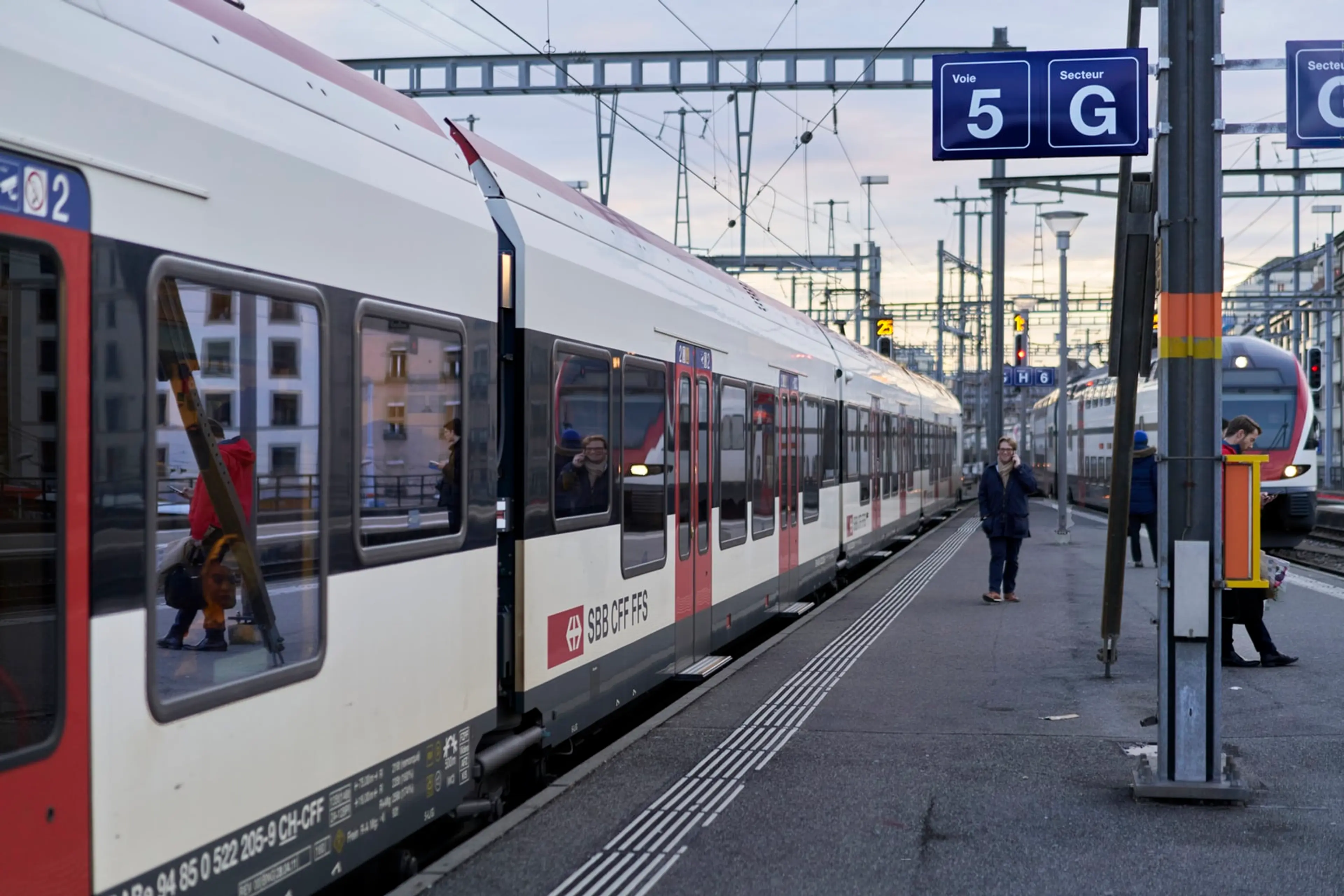 Train station with signs 5 and G