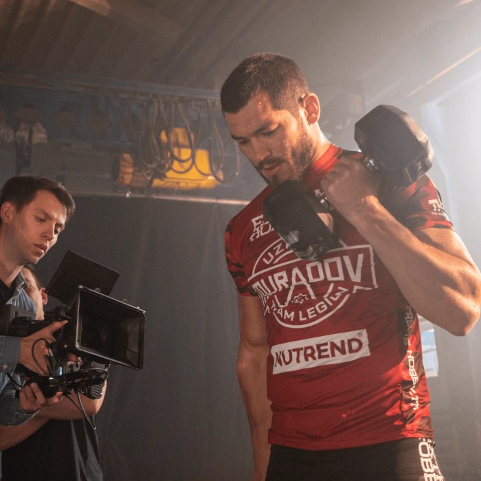 mach muradov_záběr zepředu s činkou