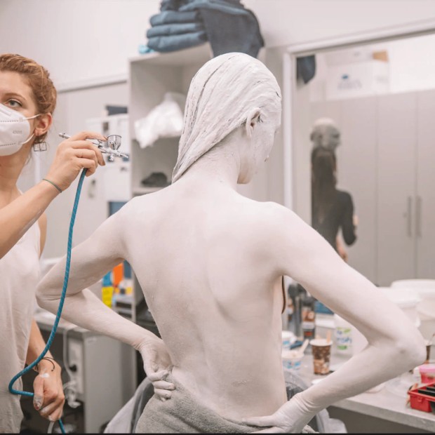 TEN_násřik_tělo modelky