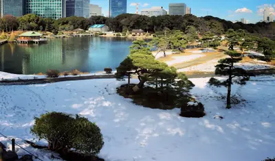 出典：https://oniwa.garden/hamarikyu-garden-snow-%E9%9B%AA%E3%81%AE%E6%B5%9C%E9%9B%A2%E5%AE%AE%E6%81%A9%E8%B3%9C%E5%BA%AD%E5%9C%92/