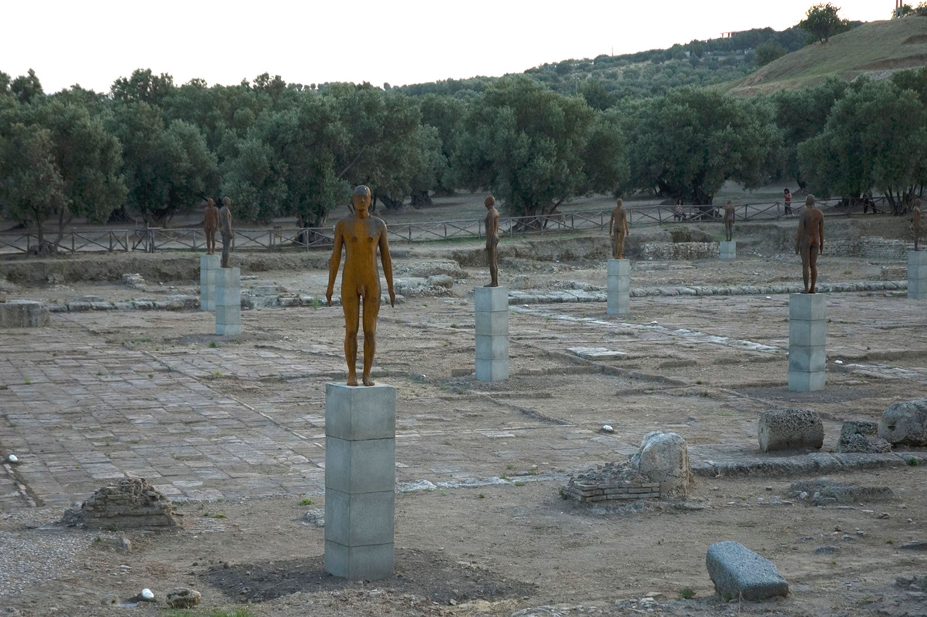 欄間、オブジェ Time Horizon – Exhibitions – Antony Gormley