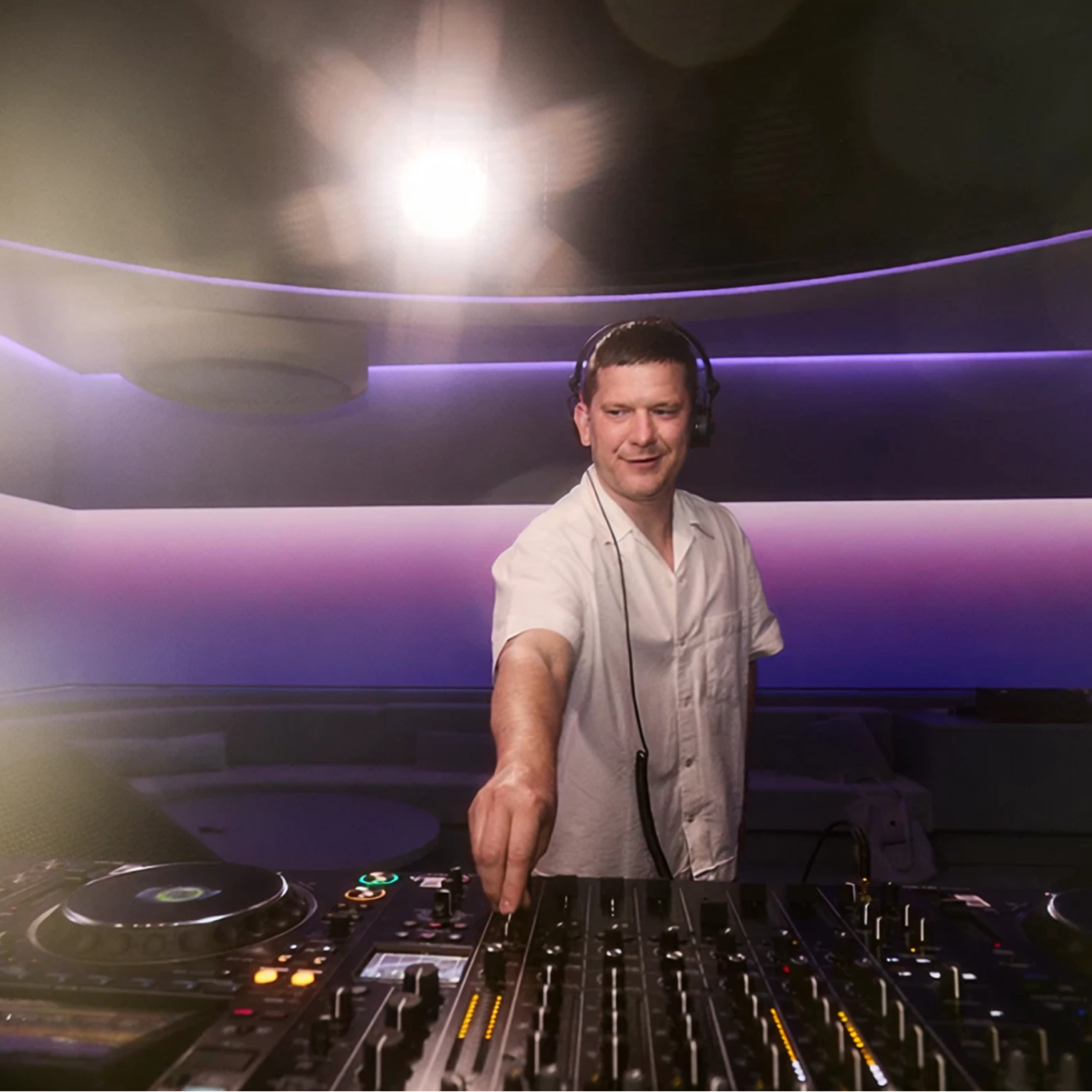 DJ Mag Feature: Tim Sweeney and the Story of Beats In Space
