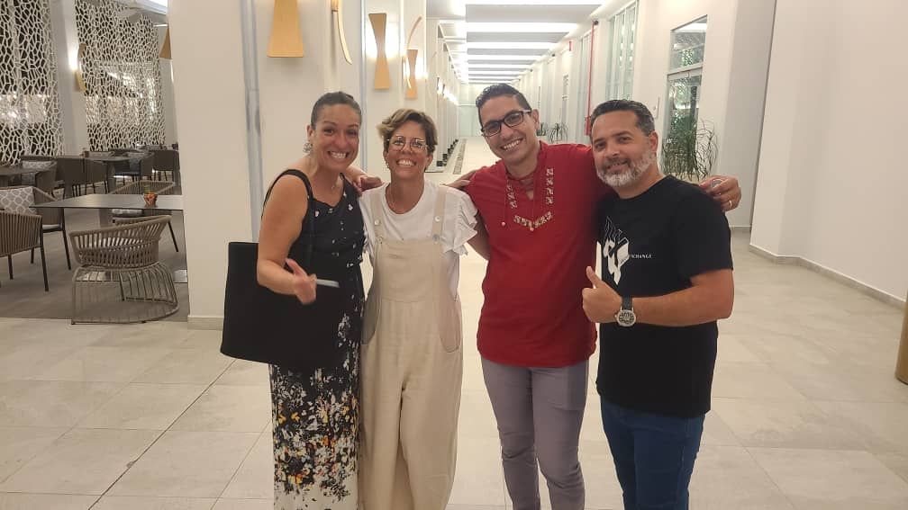 Maria, Yanira, Oscar y Rudy — el equipo de La Habana.