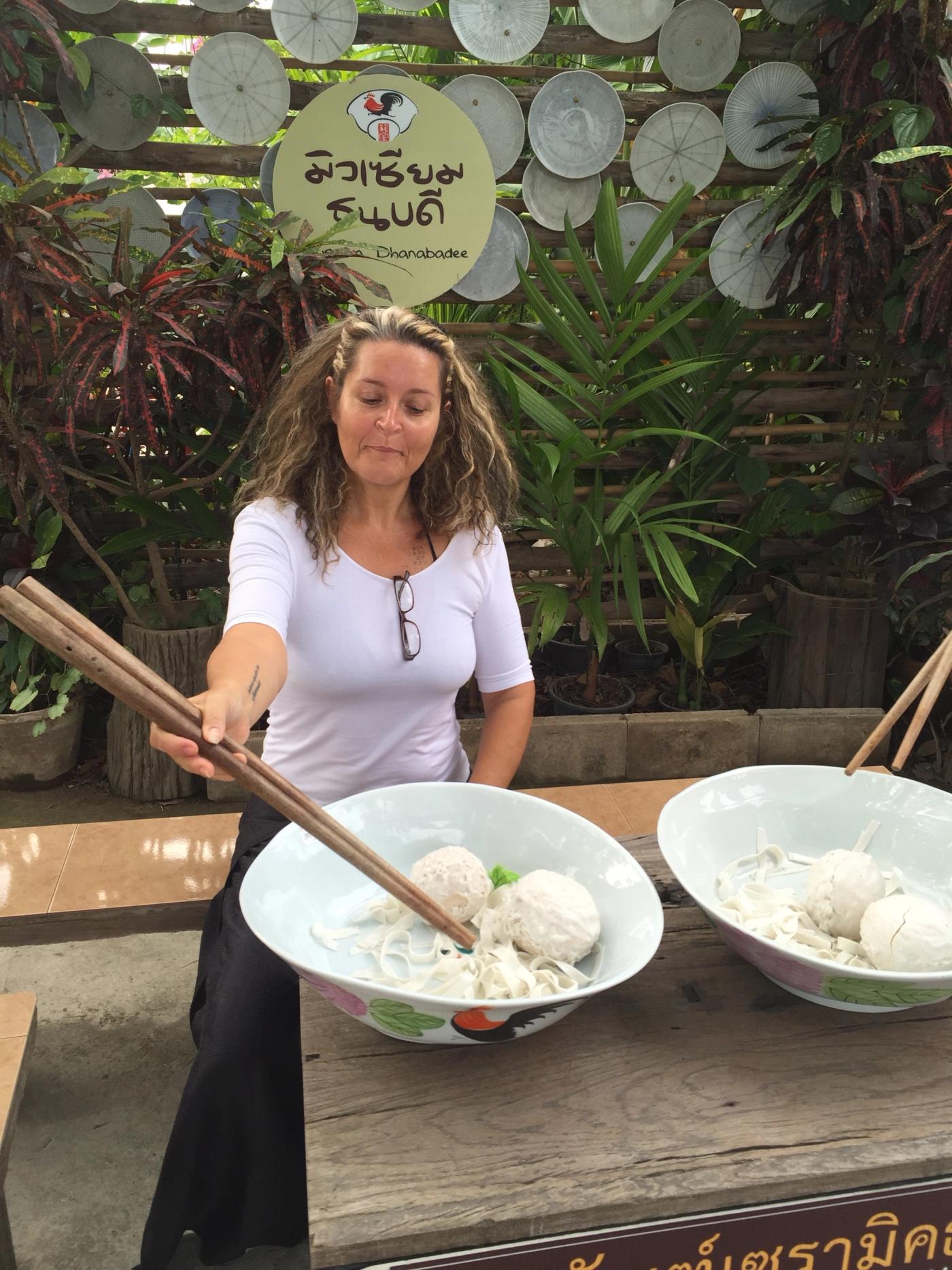 Nathalie en un mercado tailandés.