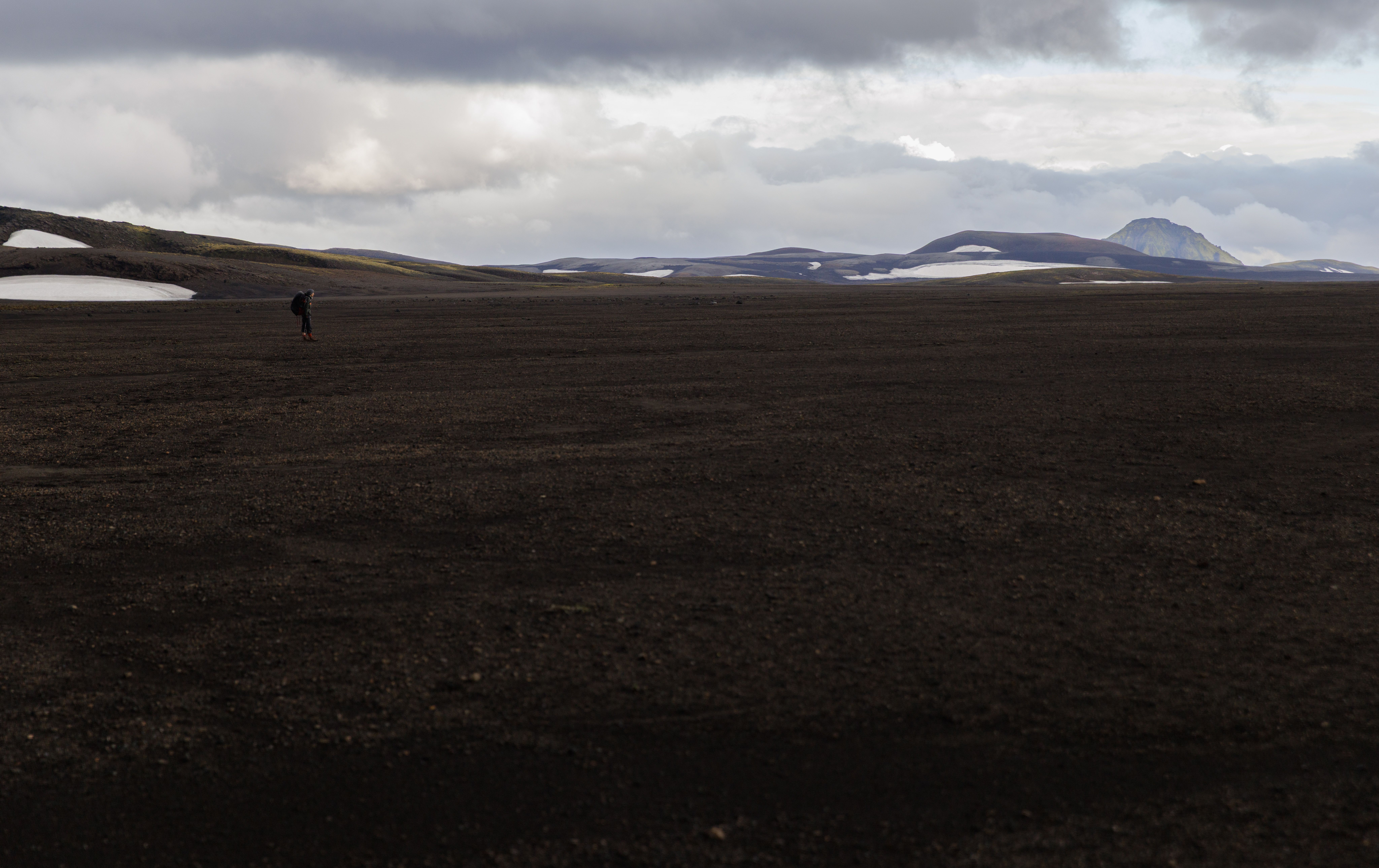Hiker crossing Mælifellssandur
