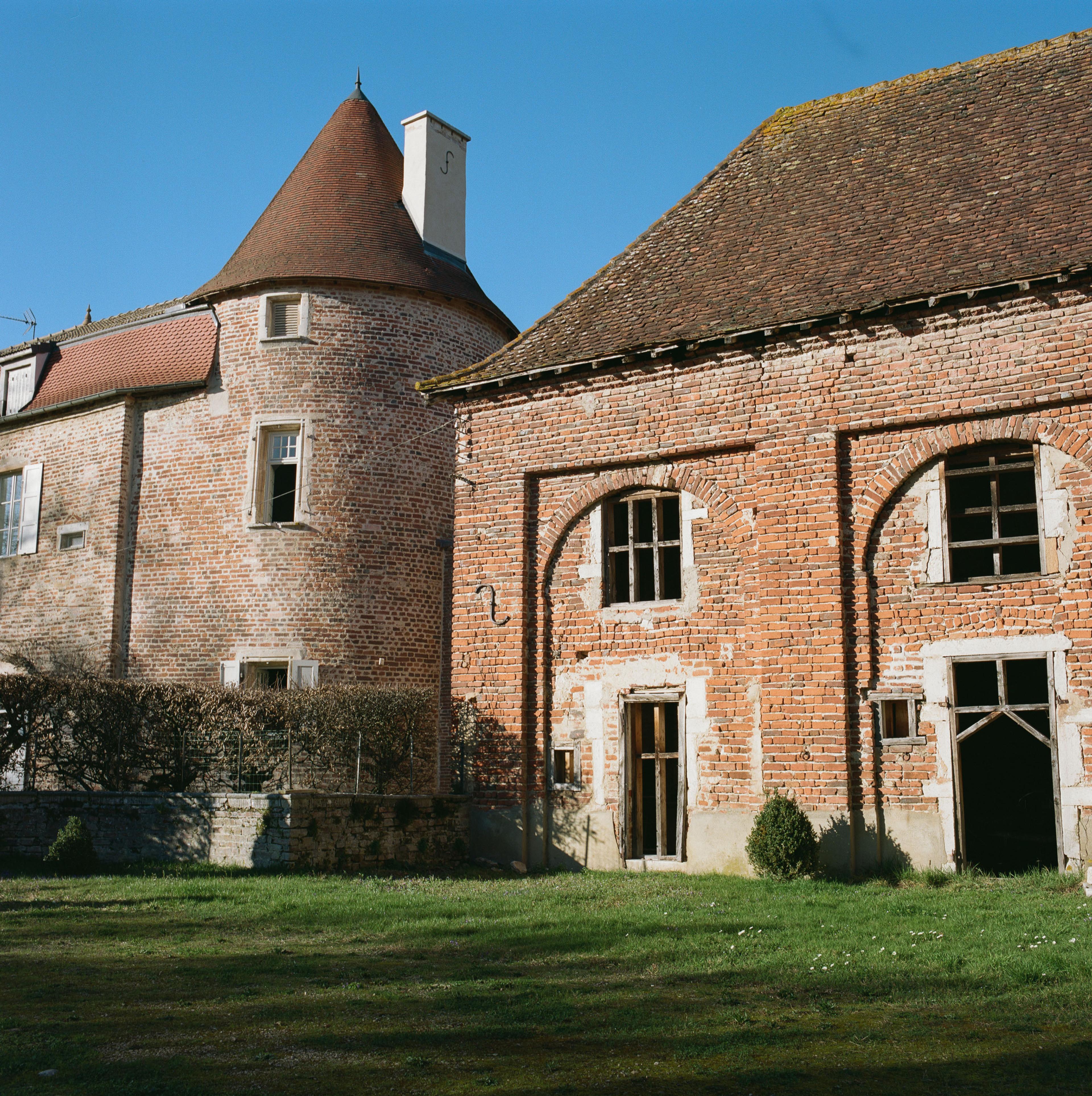 Maison Forte | BUREAUPERRET