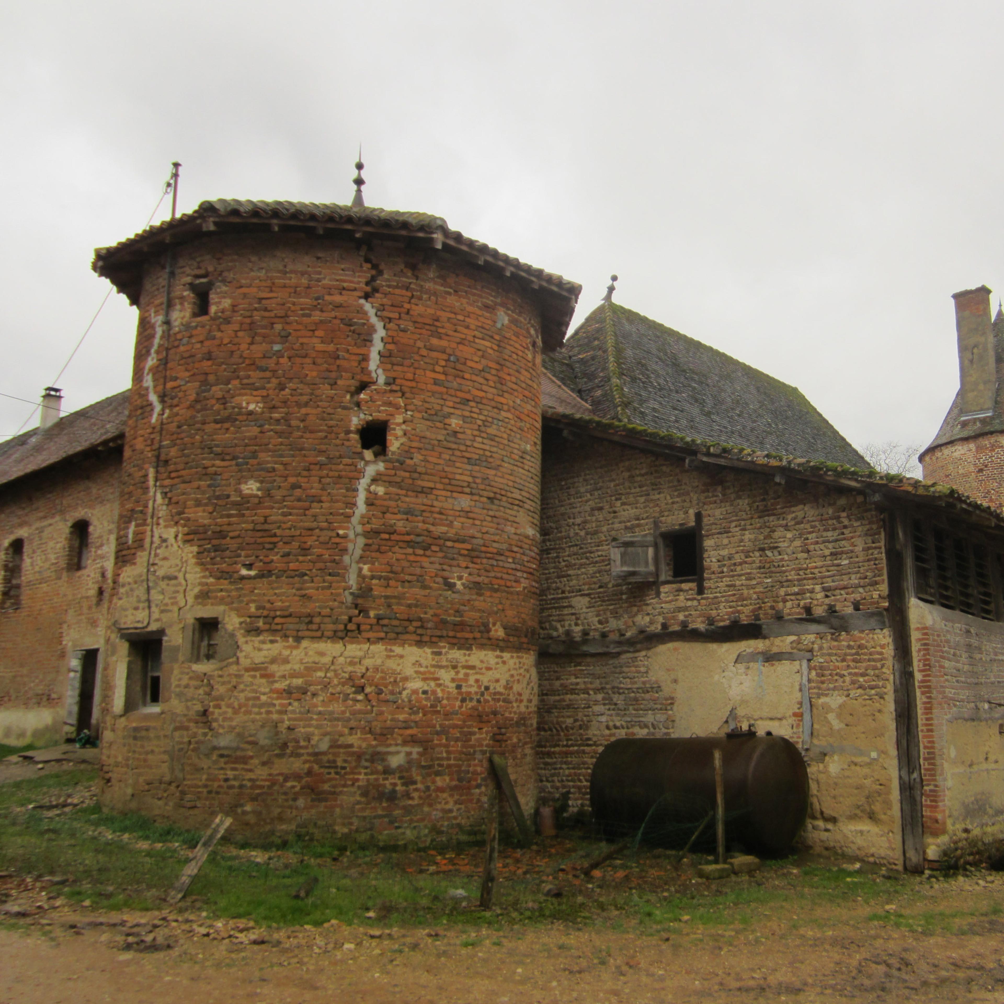 Maison Forte | BUREAUPERRET