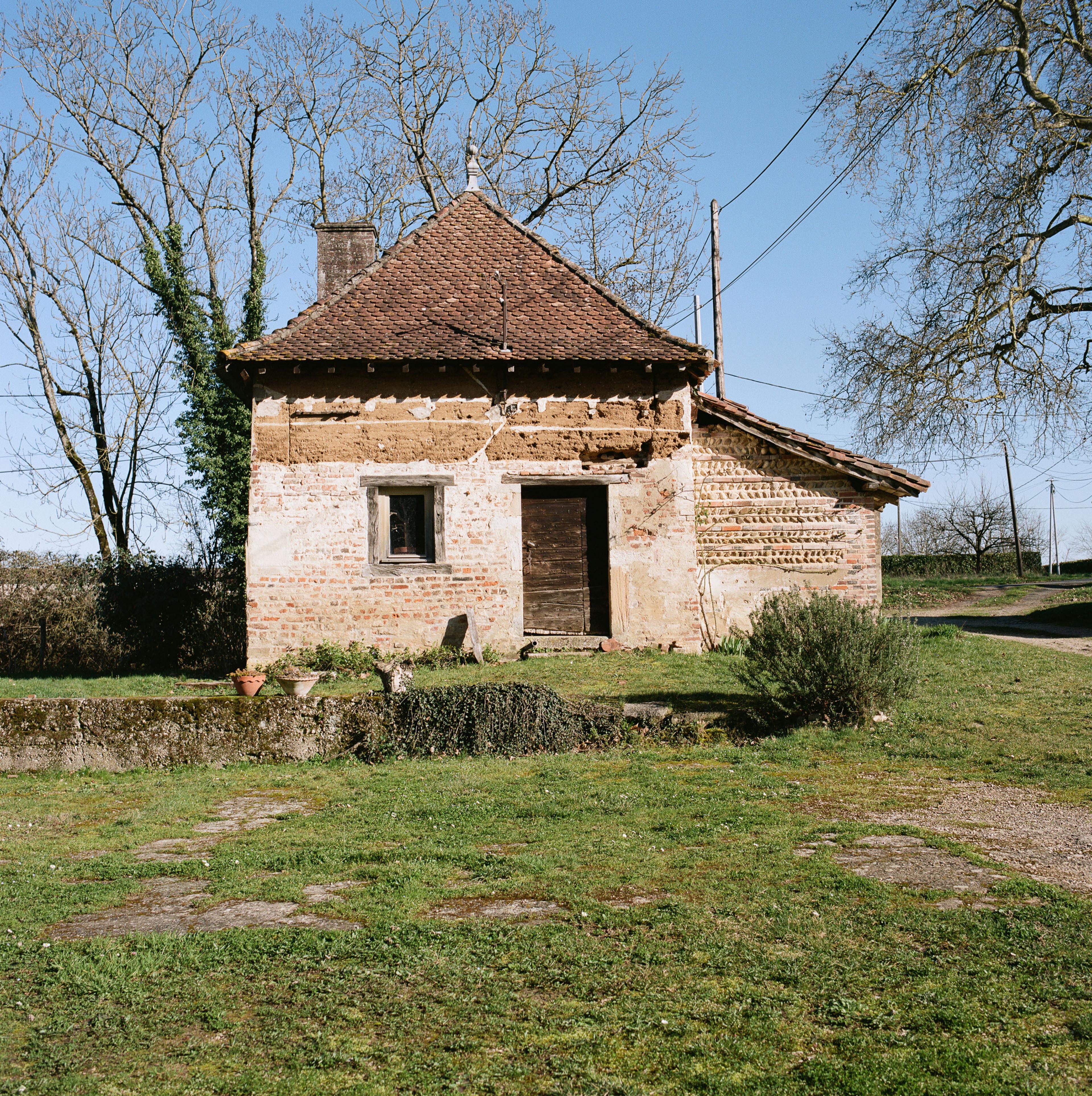 Maison Forte | BUREAUPERRET