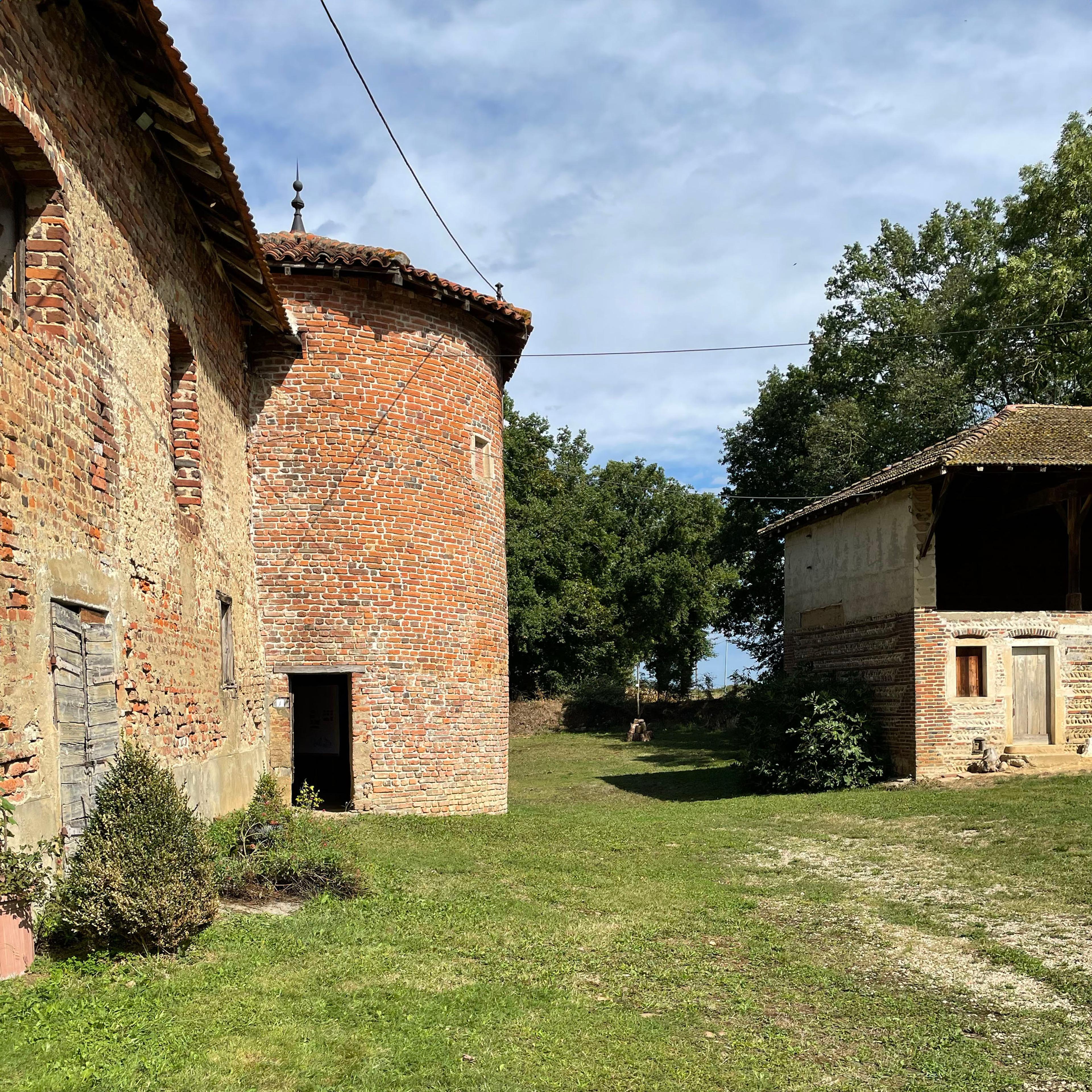 Maison Forte  | BUREAUPERRET