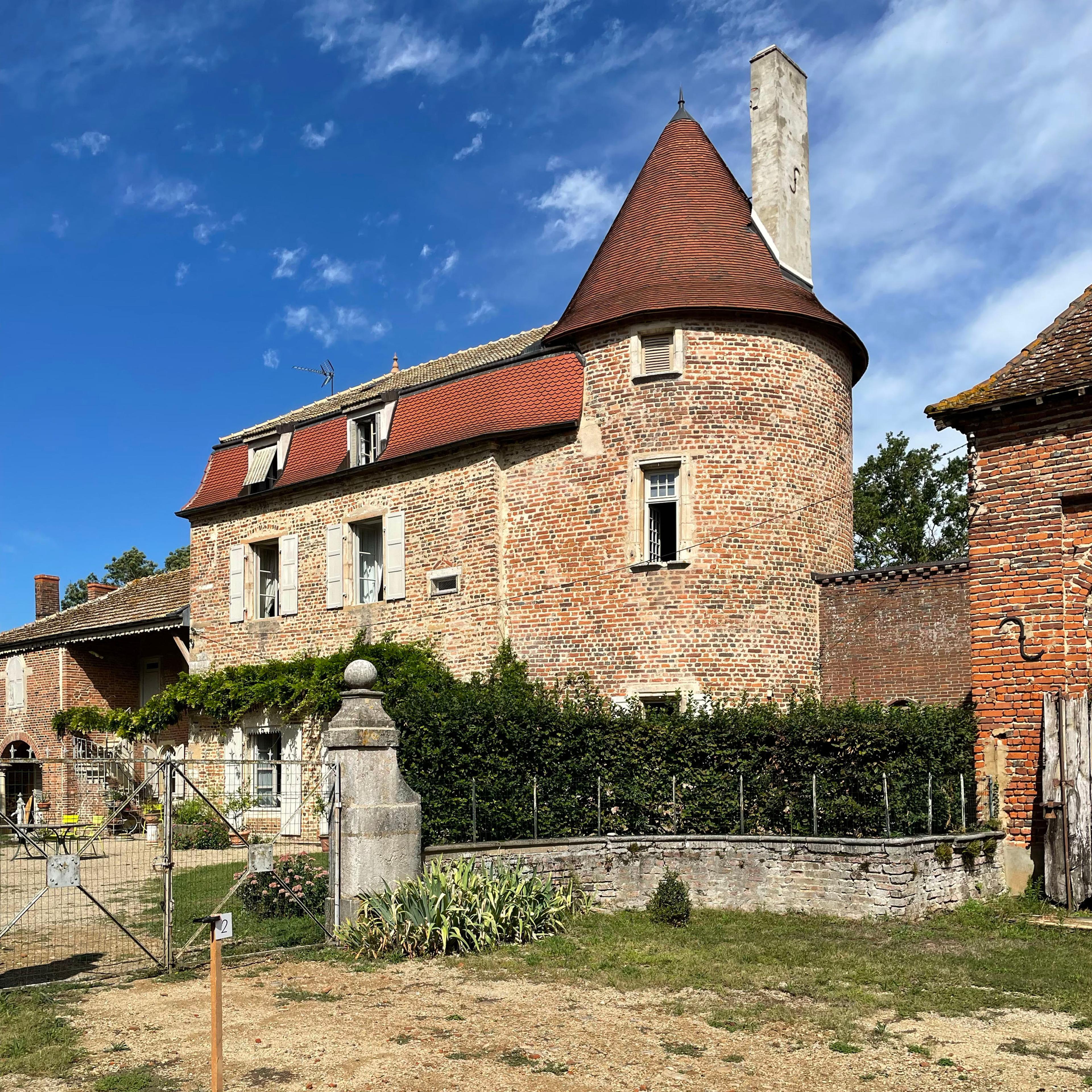 Maison Forte  | BUREAUPERRET