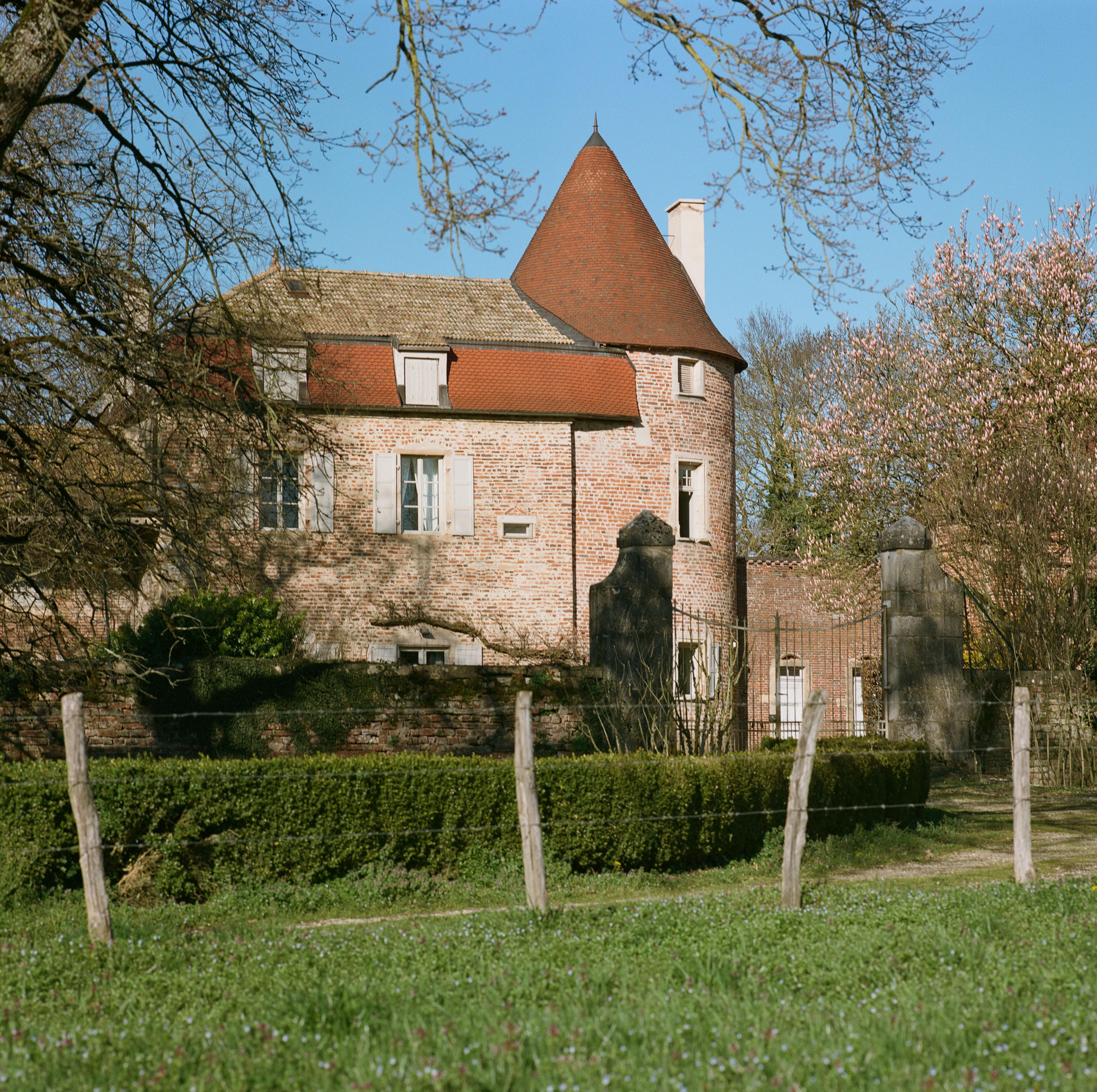 Maison Forte | BUREAUPERRET