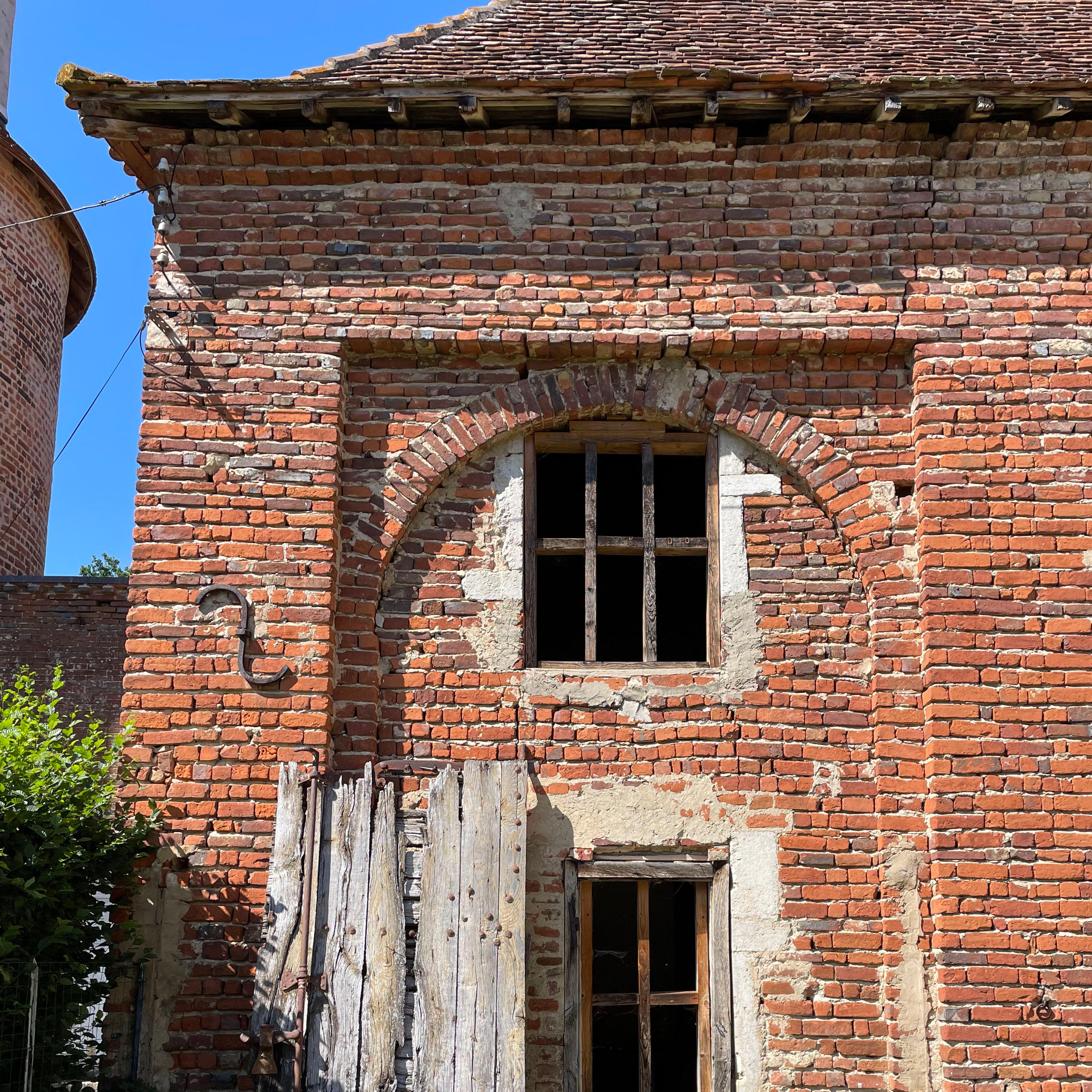 Maison Forte | BUREAUPERRET