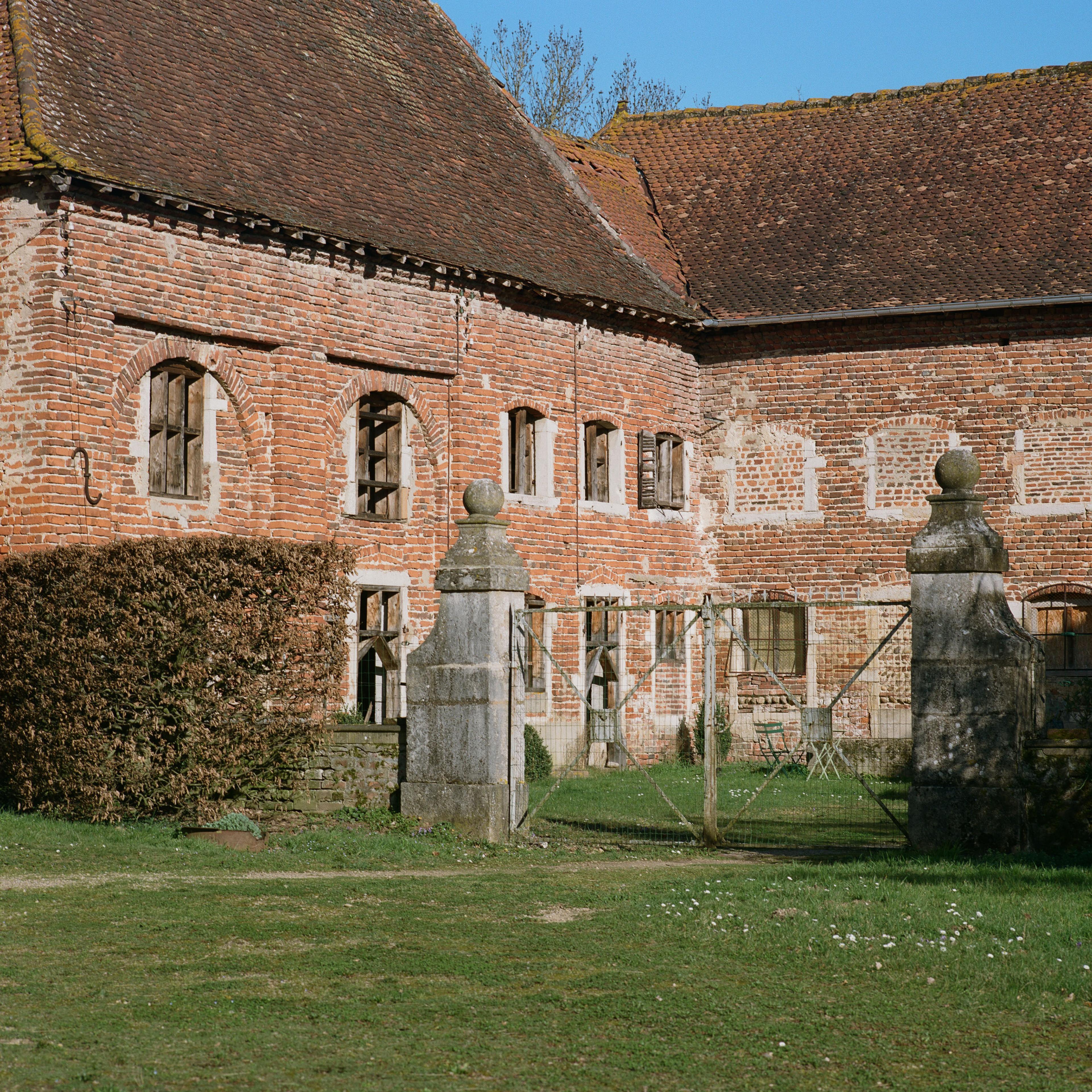 Maison Forte | BUREAUPERRET