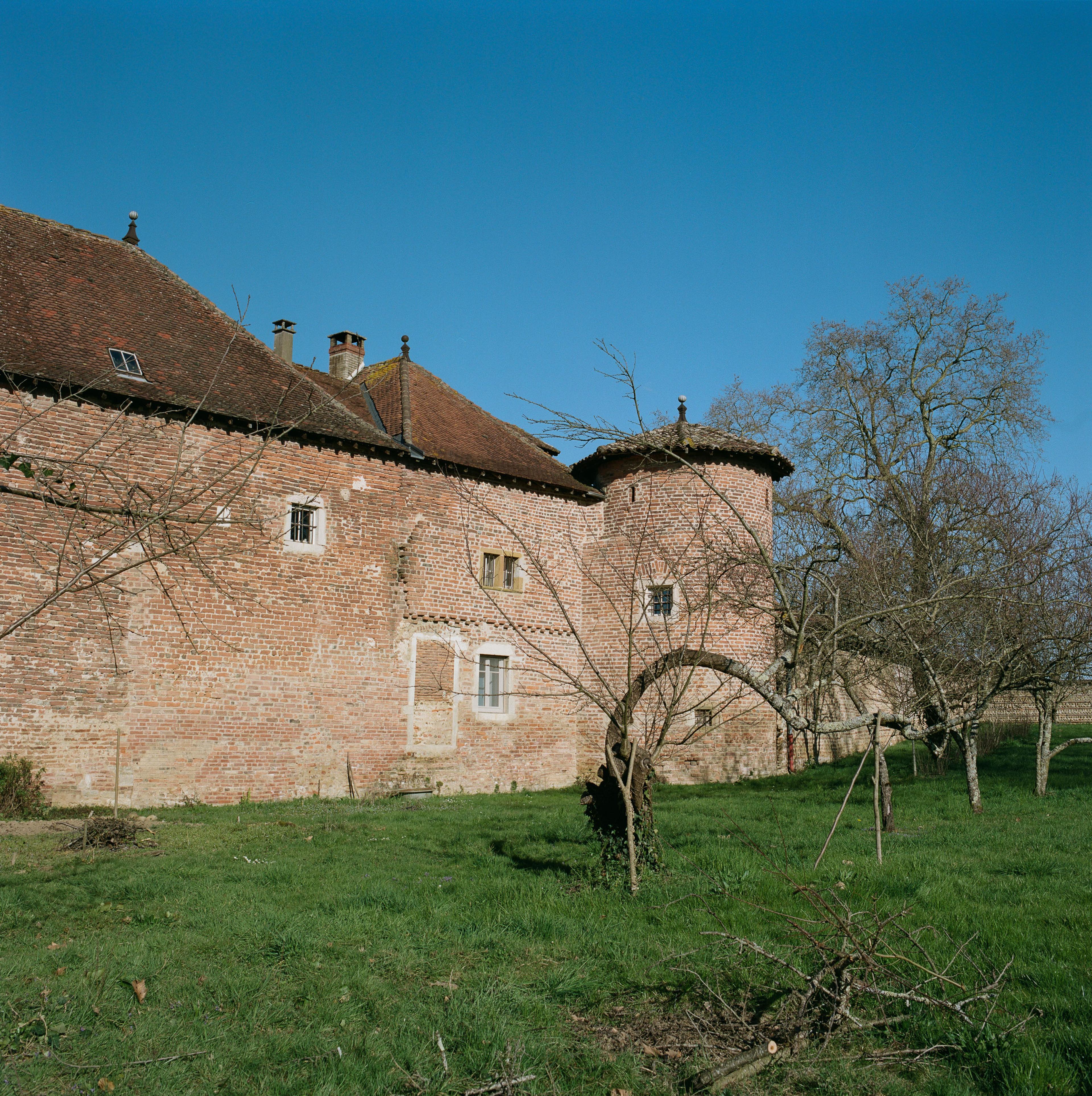 Maison Forte | BUREAUPERRET