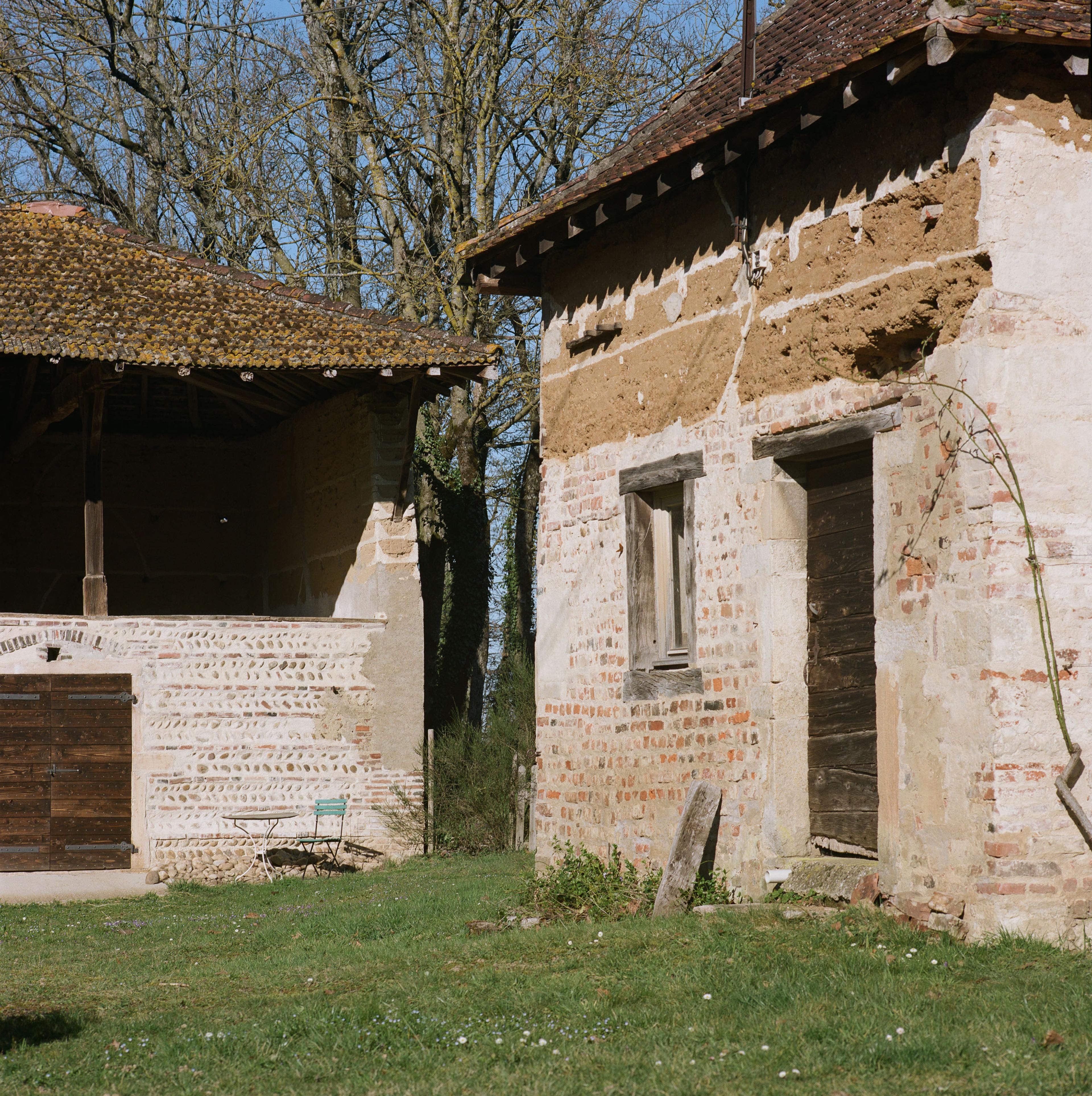 Maison Forte | BUREAUPERRET