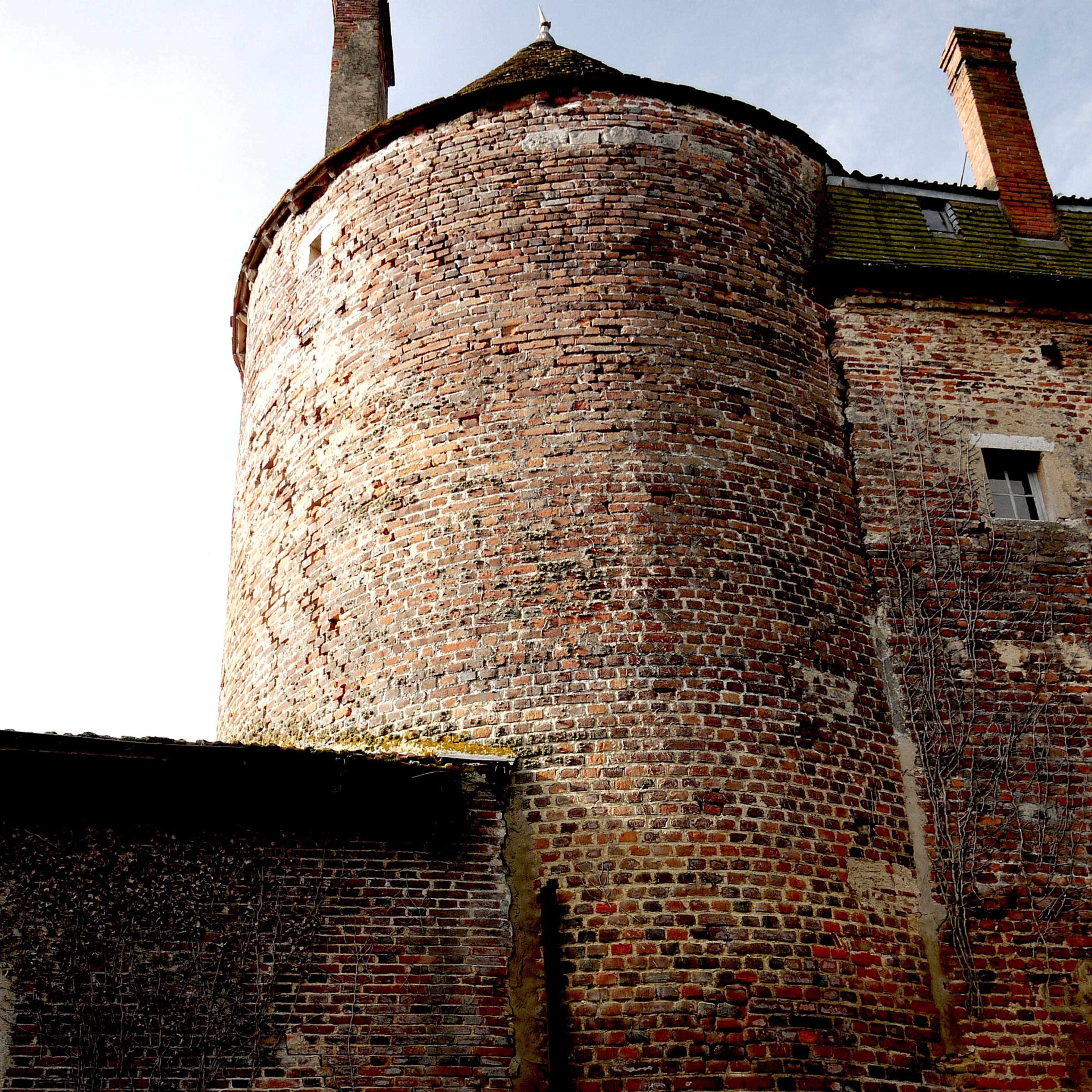 Maison Forte | BUREAUPERRET