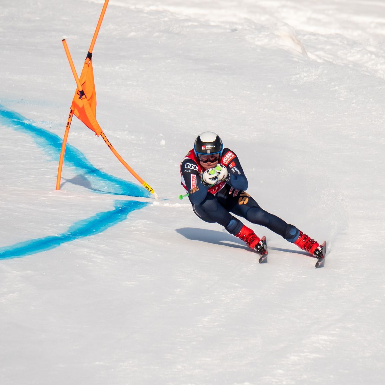 Felix Monsén skiing